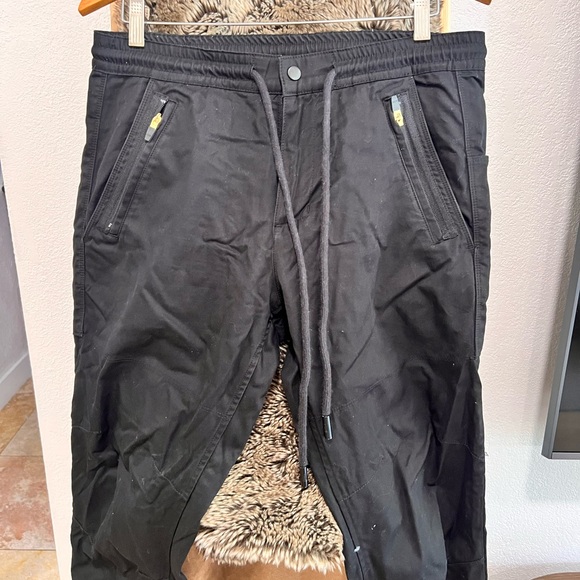 Mens KITH cargo pants. Size 33.
